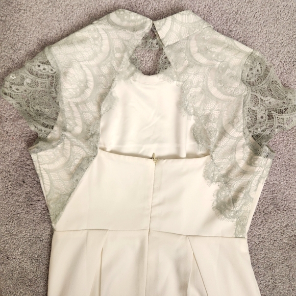 Lace dress with collar and key hole back. Size Small. - Picture 4 of 11